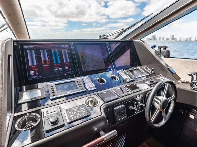Sunseeker GOLDEN OURS in Boston on SamBoat