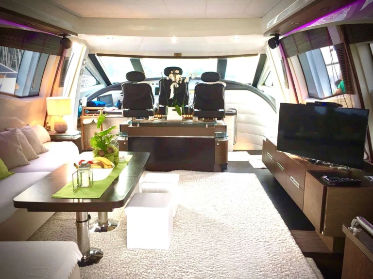 Rent a Azimut Panthera Miami Beach