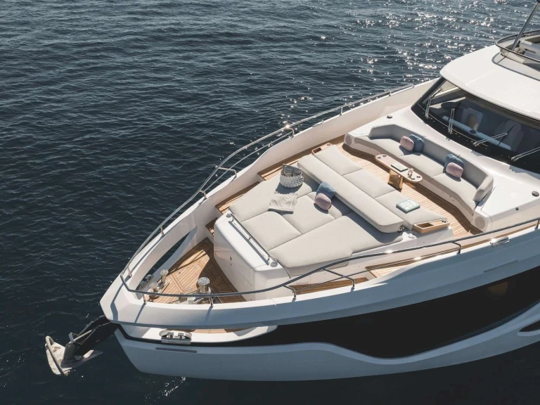 Luxury Yacht rental in Podstrana - Azimut First Horizon