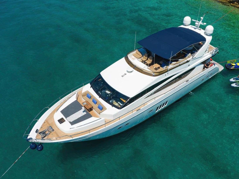 Bareboat Rental Luxury Yacht Princess, UK with a boat licence