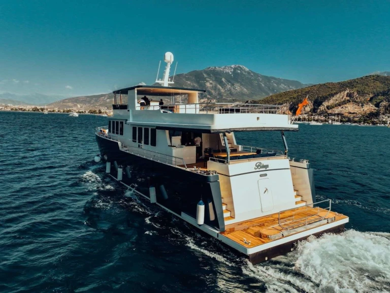 Bareboat Rental Luxury Yacht Custom with a boat licence