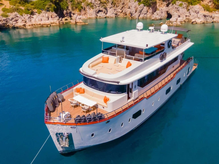 Luxury Yacht for rent Greece at the best price