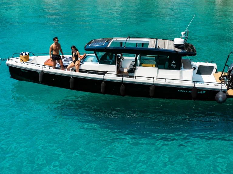 Yacht charter Lávrio cheap Axopar 37 XC Cross Cabin