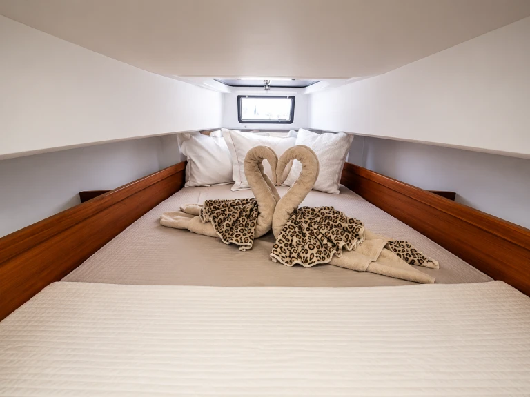 Yacht charter Lávrio cheap Axopar 37 XC Cross Cabin