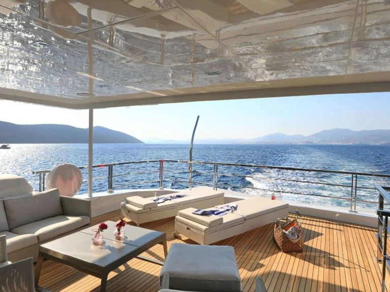 Bareboat Rental Luxury Yacht Aegean Build with a boat licence