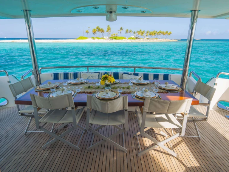 Bareboat Rental Luxury Yacht Horizon with a boat licence