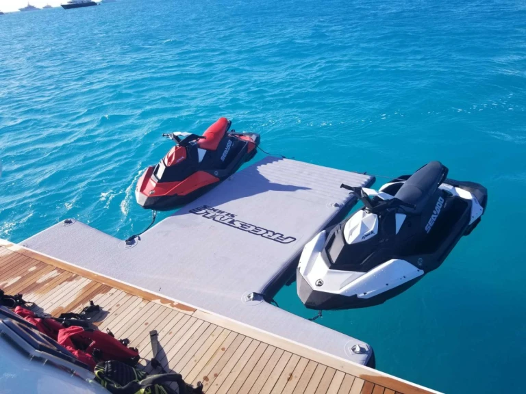 Luxury Yacht for rent Miami at the best price