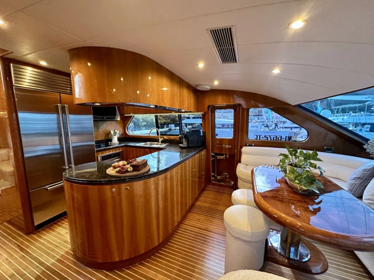 Bareboat Rental Luxury Yacht Horizon with a boat licence