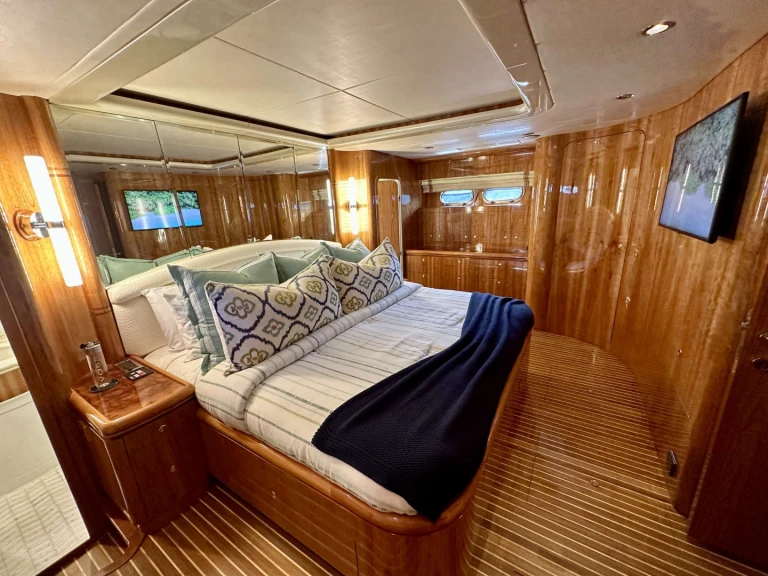 Luxury Yacht for rent Saint Thomas Island at the best price