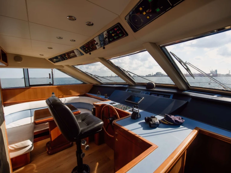 Bareboat Rental Luxury Yacht Versilcraft with a boat licence
