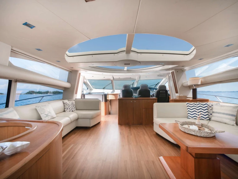 Rent a Sunseeker PHOENIX Gouvia