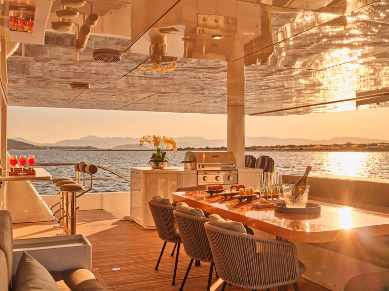Luxury Yacht for rent Piraeus at the best price