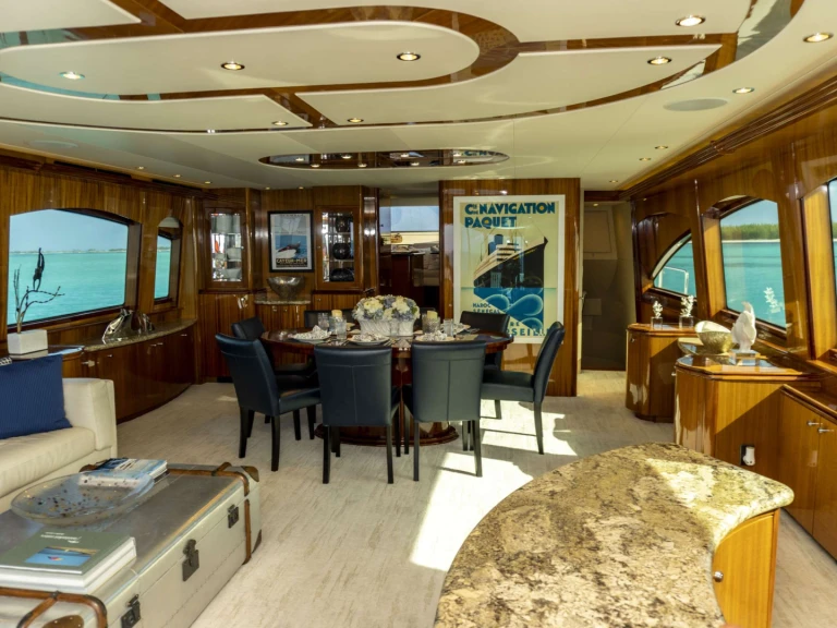 Luxury Yacht rental with or without captain Hatteras Nassau