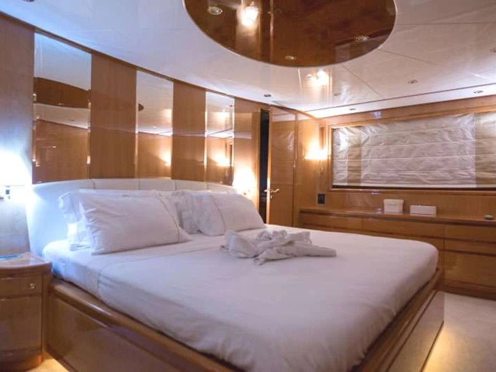 Luxury Yacht rental with or without captain Posillipo Athens