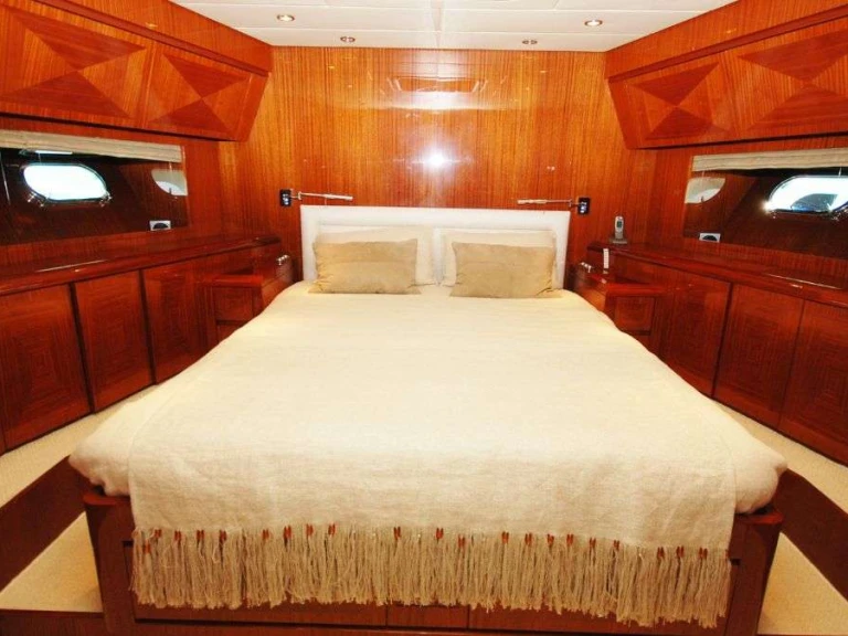 Bareboat Rental Luxury Yacht Leopard (Arno) with a boat licence