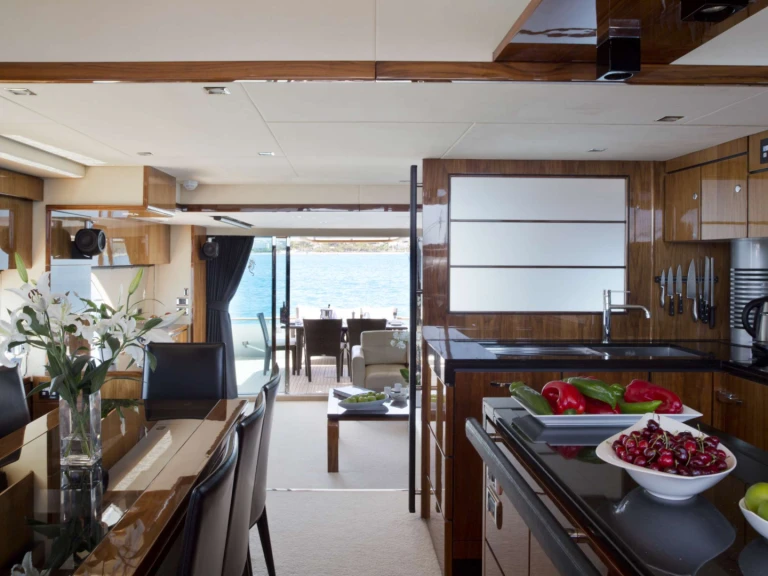 Rent a Fairline-Squadron D5 Antibes