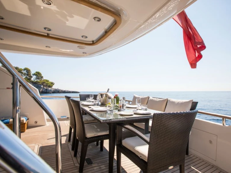 Yacht charter Antibes cheap D5