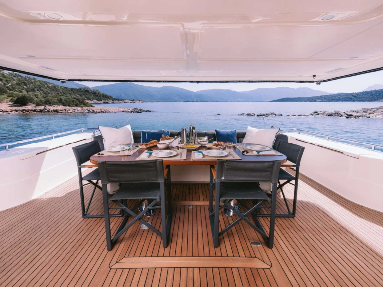 Boat rental Ferretti OXYGEN 8 in Athens on Samboat
