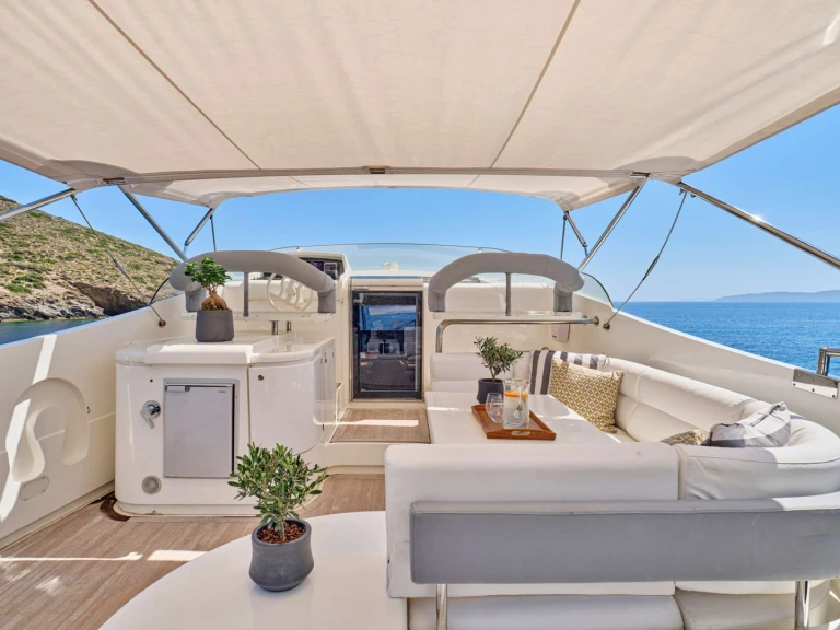 Boat rental Ferretti APEΙRON BLUE in Lávrio on Samboat