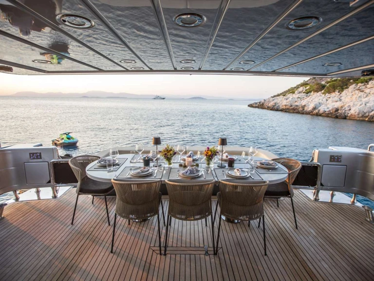 Bareboat Rental Luxury Yacht Posillipo with a boat licence