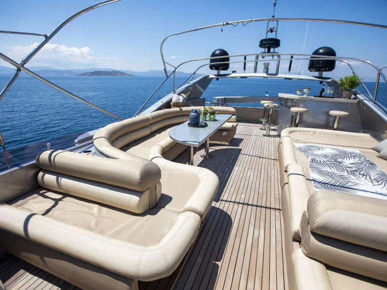 Luxury Yacht for rent Athens at the best price