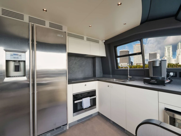 Luxury Yacht for rent Aventura at the best price