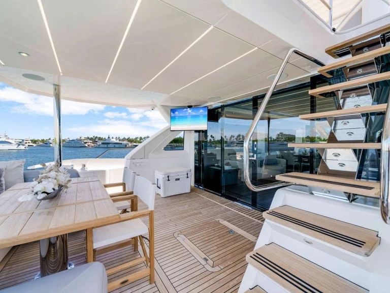 Bareboat Rental Luxury Yacht Sunseeker with a boat licence