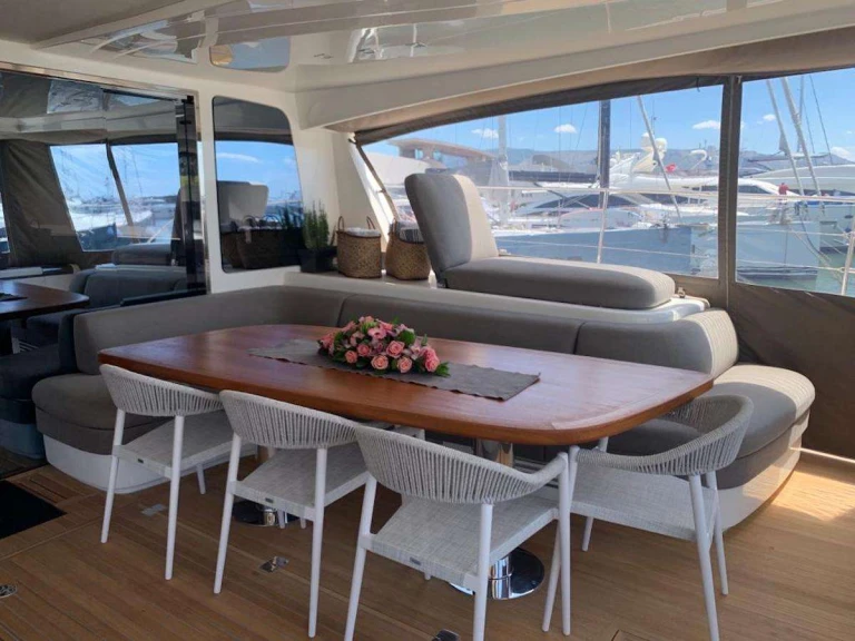 Luxury Yacht for rent Athens at the best price