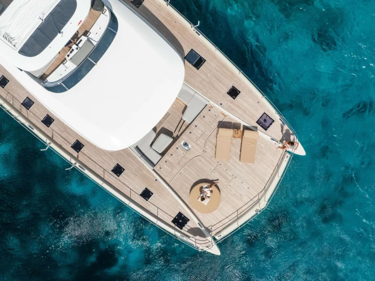 Bareboat Rental Luxury Yacht Lagoon with a boat licence