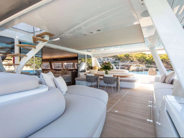 Bareboat Rental Luxury Yacht Lagoon with a boat licence