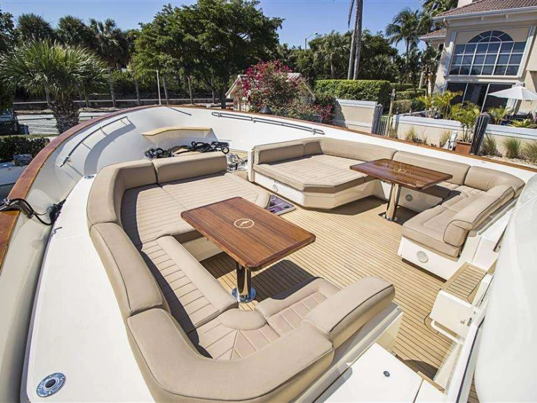 Luxury Yacht rental with or without captain Mochi Bahamas