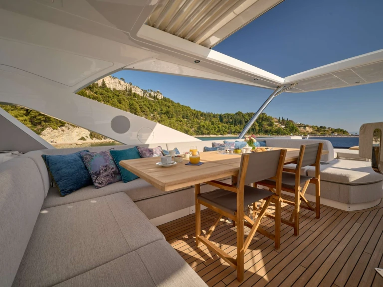 Boat rental Sunseeker Hideaway  in Croatia on Samboat