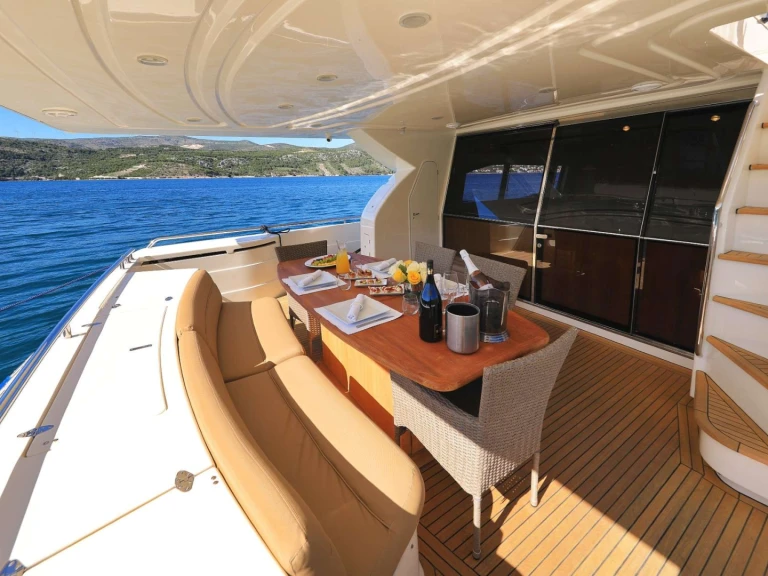 Ferretti LUNA ROSSA in Athens on SamBoat