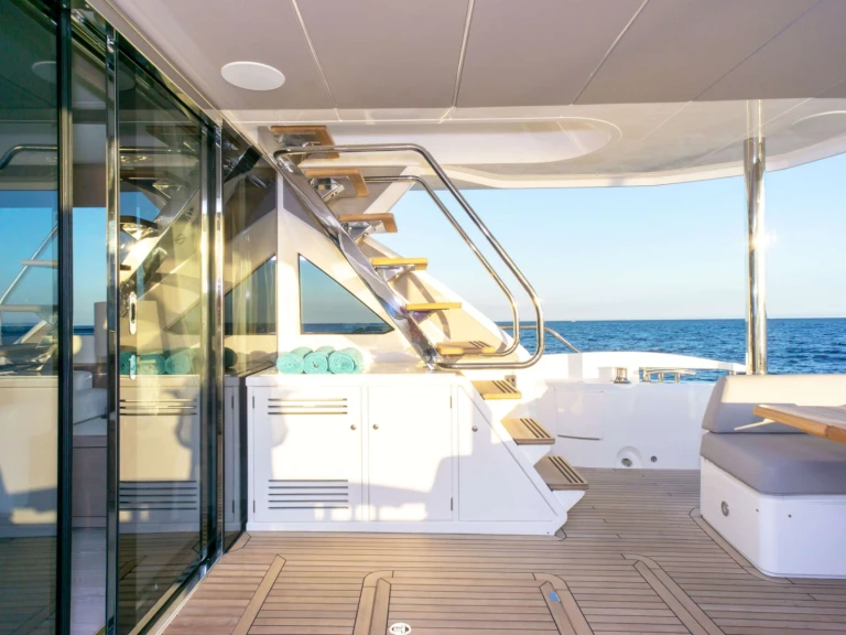 Bareboat Rental Luxury Yacht Sunseeker with a boat licence
