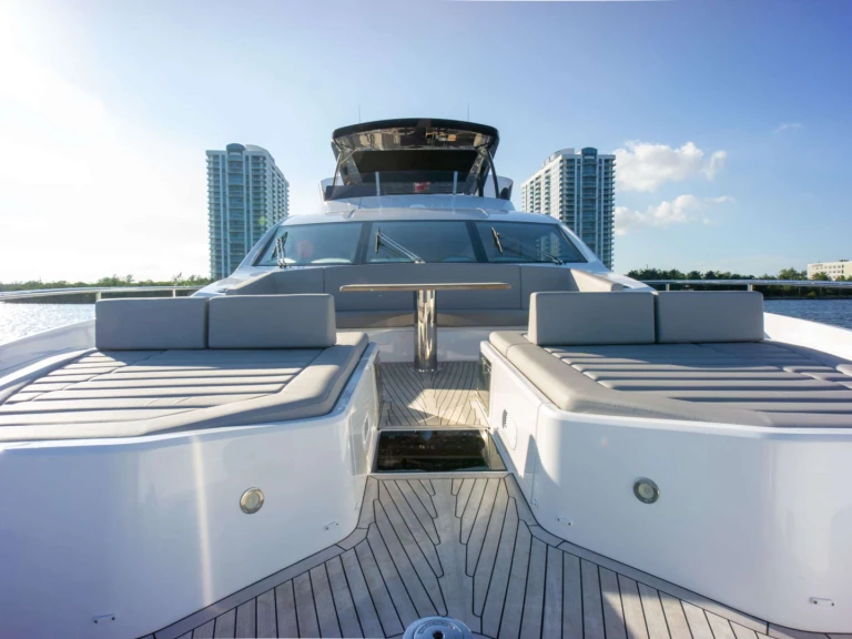 Luxury Yacht for rent Miami at the best price