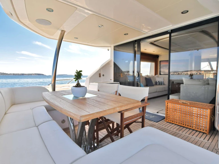 Bareboat Rental Luxury Yacht Sunseeker with a boat licence