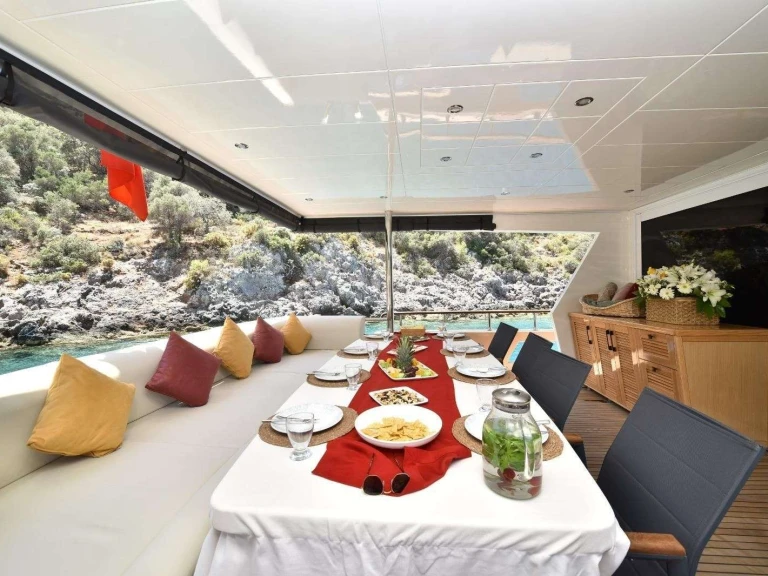 Yacht charter Greece cheap Compass