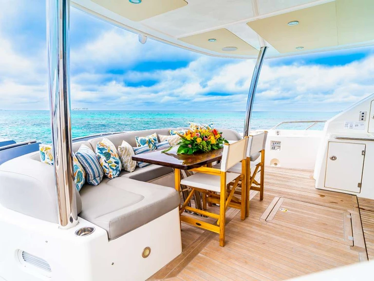 Luxury Yacht for rent Nassau at the best price
