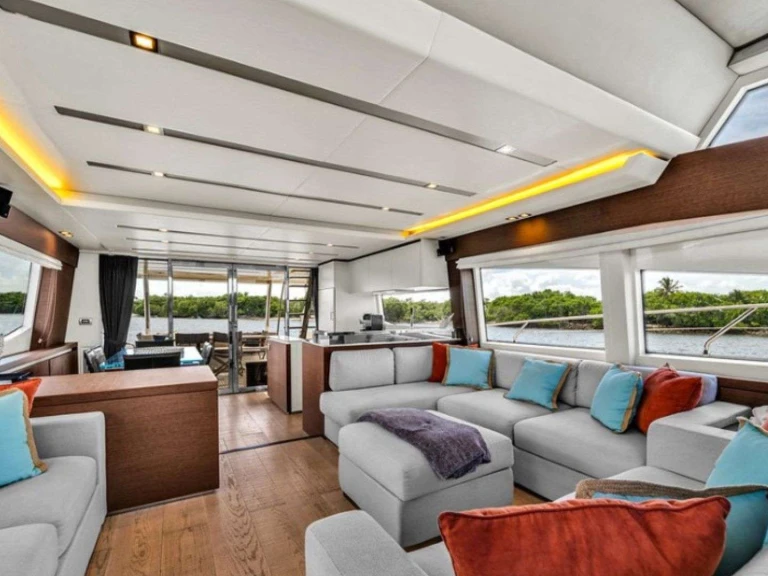 Prestige Yachts Oceana in Nassau on SamBoat