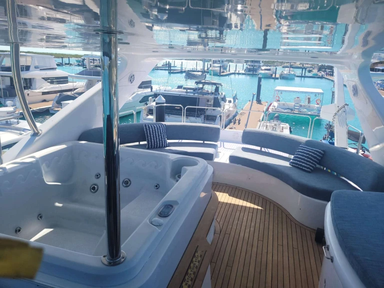 Luxury Yacht for rent Turks and Caicos Islands at the best price