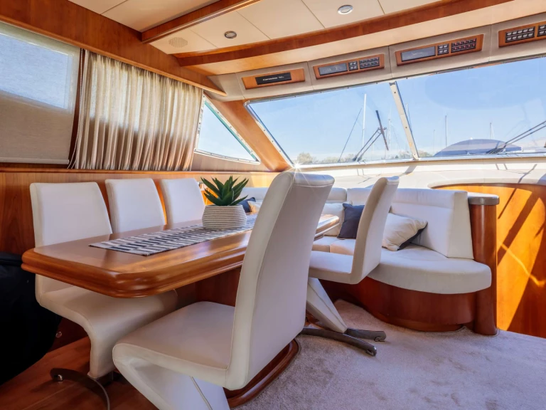 Bareboat Rental Luxury Yacht Canados with a boat licence