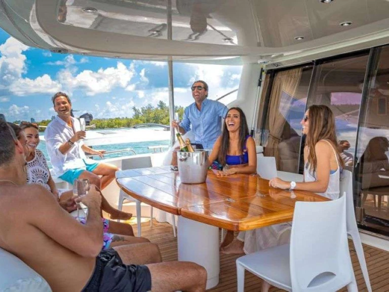 Luxury Yacht rental in Miami - Sunseeker GIULI