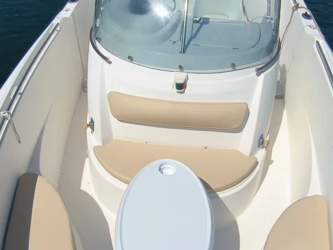 Bareboat Rental Motorboat Jeanneau with a boat licence