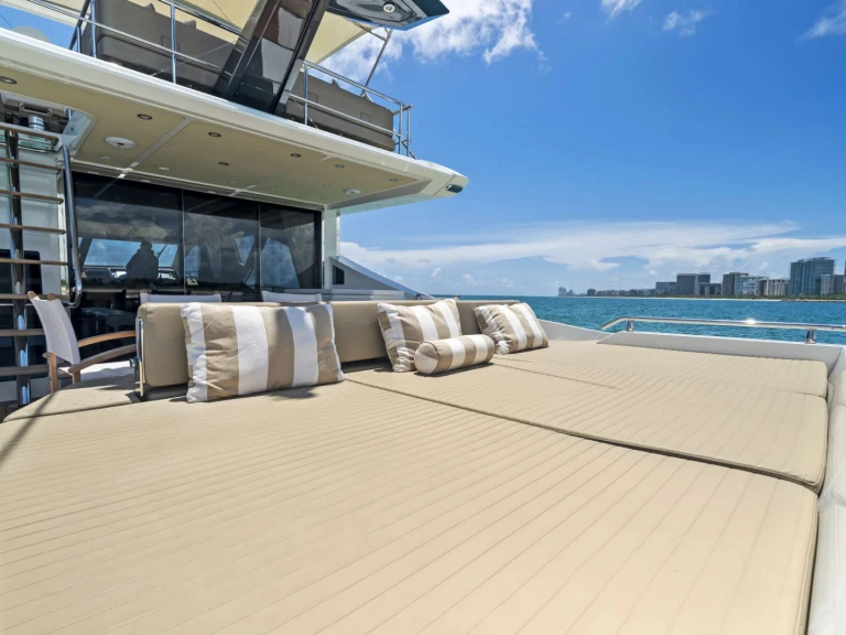Luxury Yacht rental with or without captain Azimut State of Florida