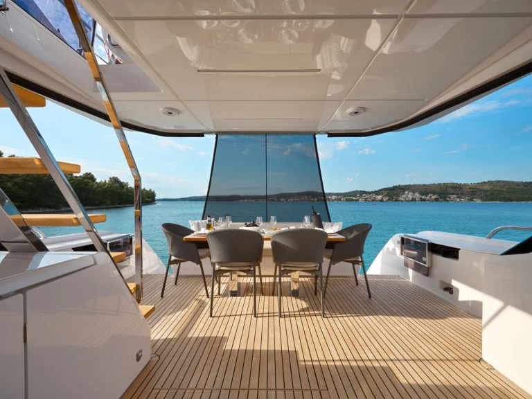 Rent a Ferretti WE2 Šibenik