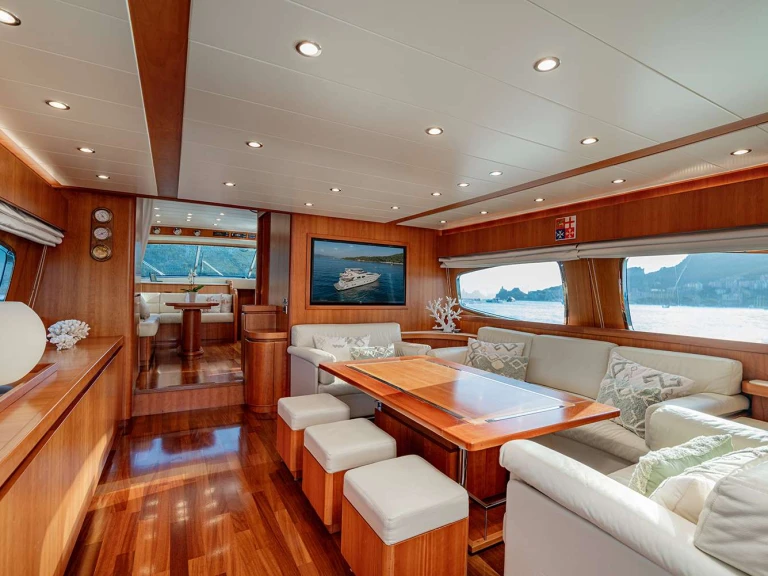 Luxury Yacht rental with or without captain Posillipo Cannigione