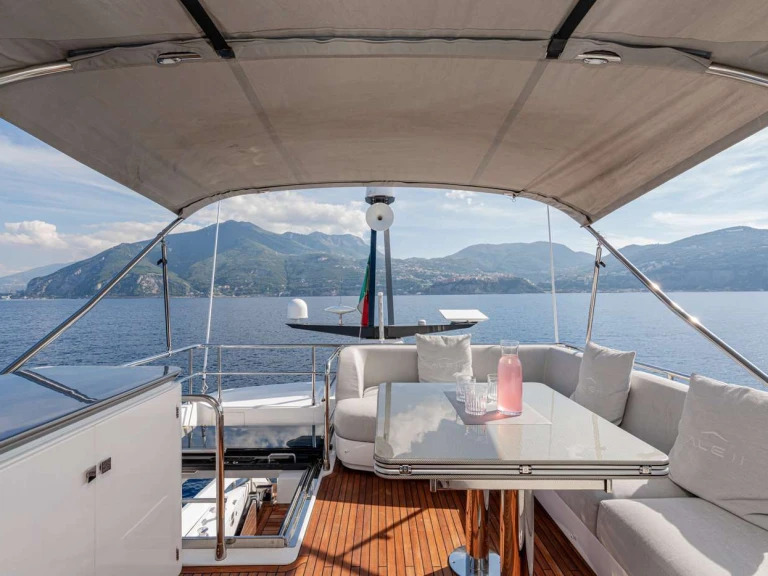 Luxury Yacht for rent Castellammare di Stabia at the best price