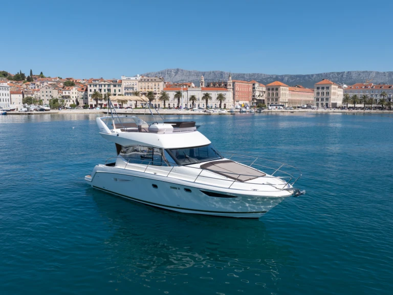 Rent a Jeanneau Prestige 400 Fly Stobreč