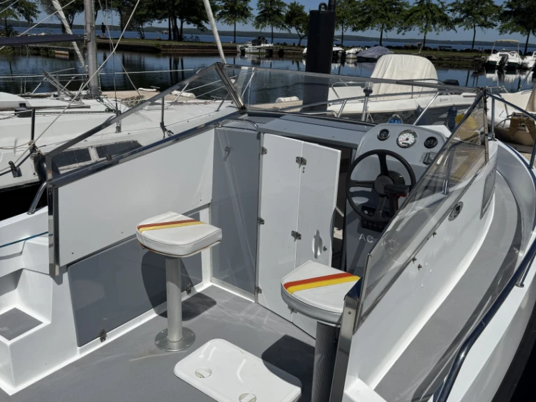 Motorboat for rent Biscarrosse at the best price
