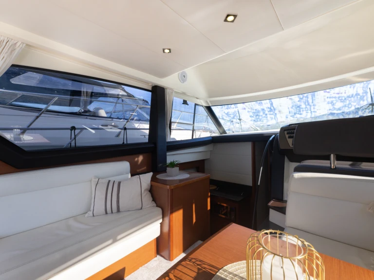 Rent a Jeanneau Prestige 400 Fly Stobreč